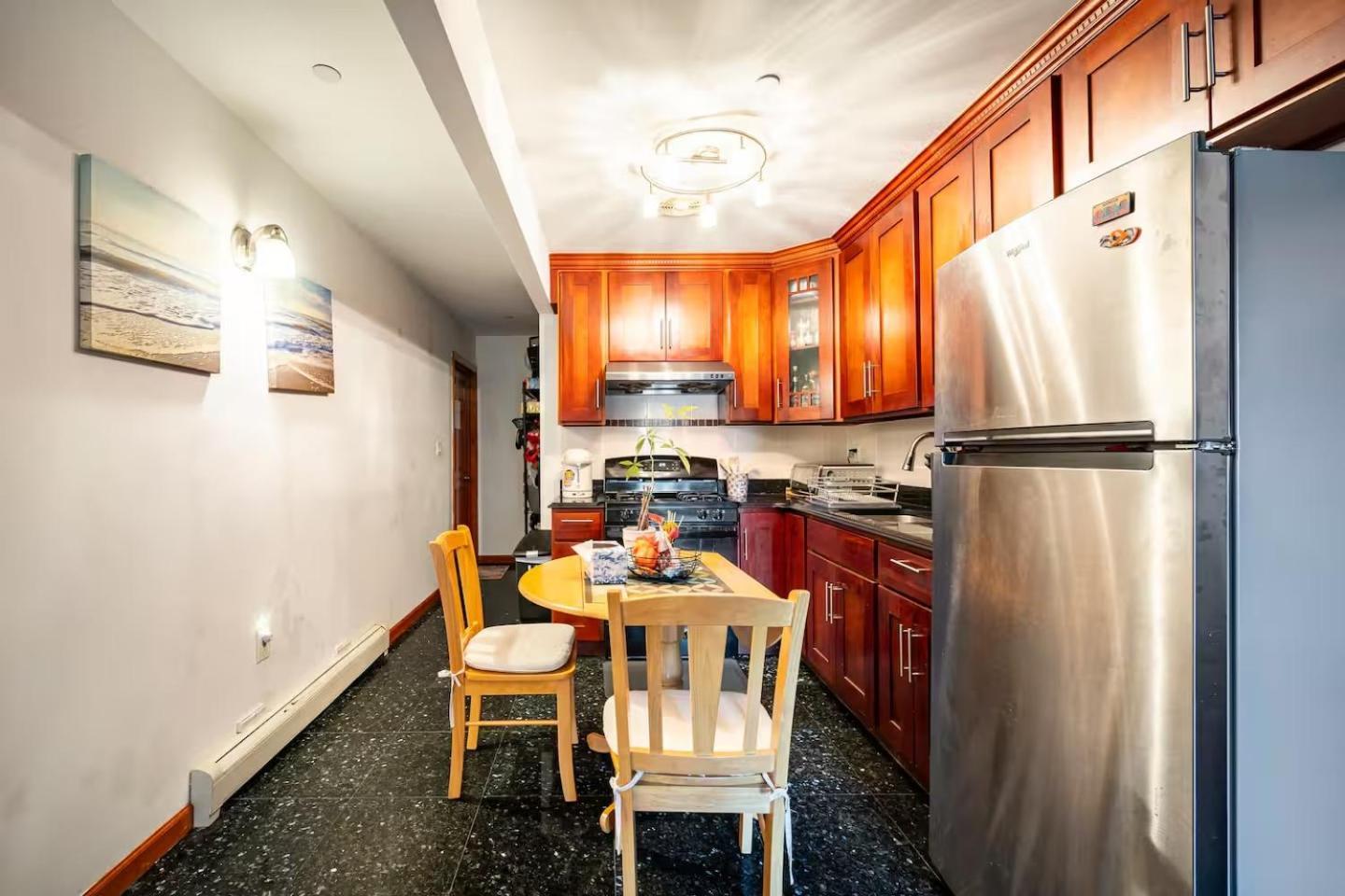 Homestay Location In Queens, Everything Is Near By
